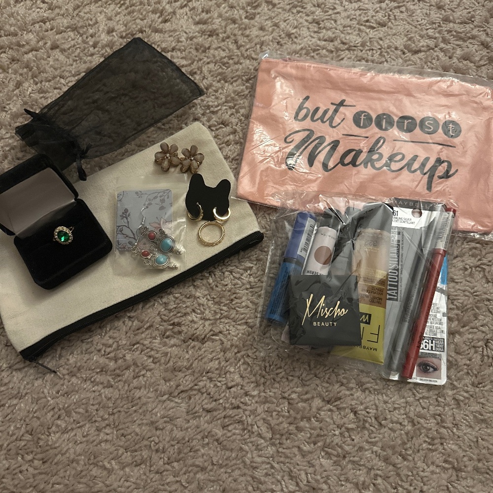 Fashion Jewelries, make up kit and dust bagsearrings, rings) NWT-and Make-up kit